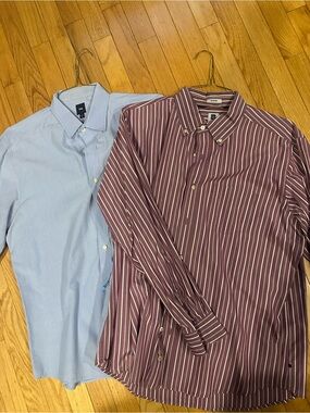 Two GAP Men’s Button-Down Shirts Burgundy Striped & Light Blue